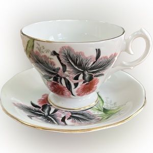 🎈2/$30 - QUEEN ANNE Fine Bone China Teacup & Saucer Set. Made in England.